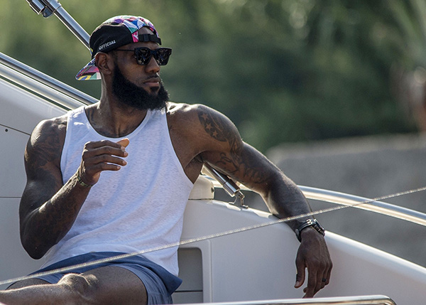 择更趋稳健 择更趋稳健